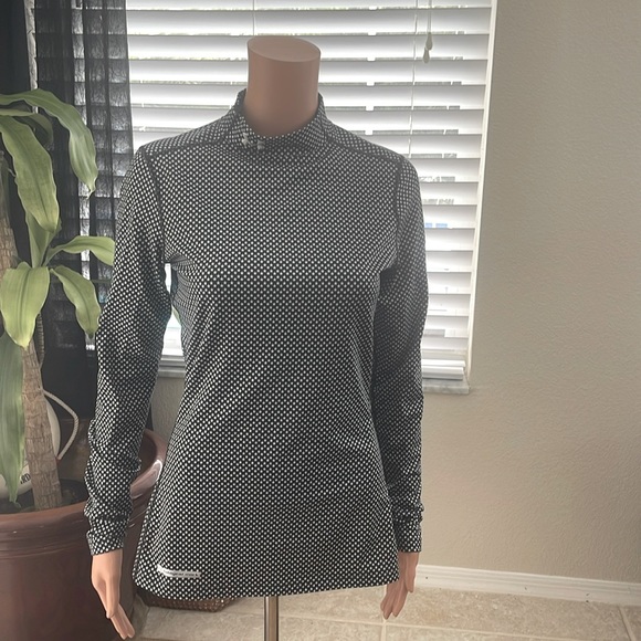 Under Armour Fitted cold gear mock undershirt women’s size med perfect condition - Picture 2 of 4